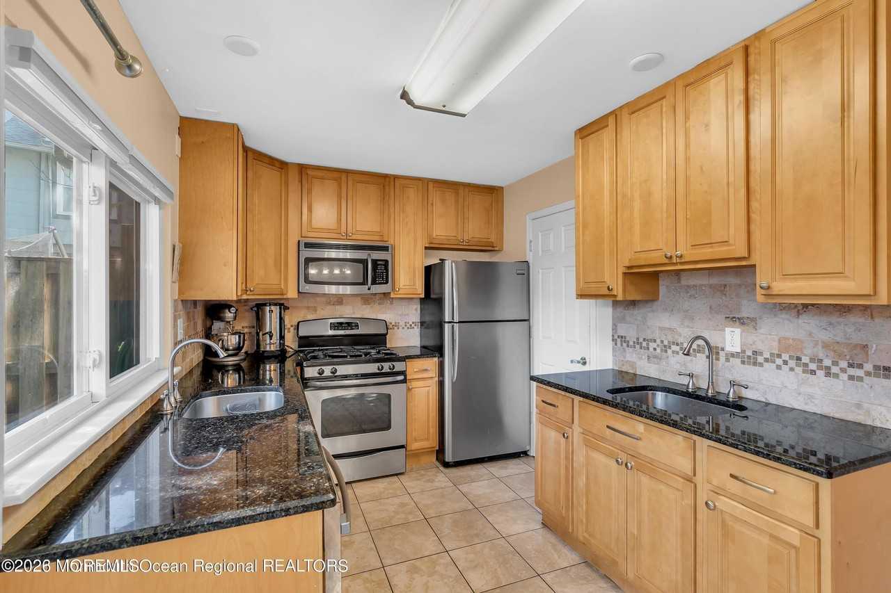 153 Governors Rd - Photo 5 of 10