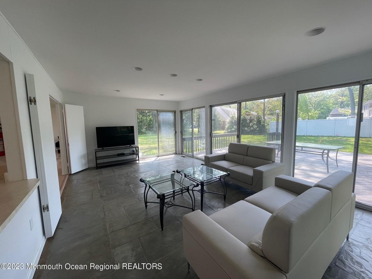 12 Greenbrier Rd - Photo 5 of 16