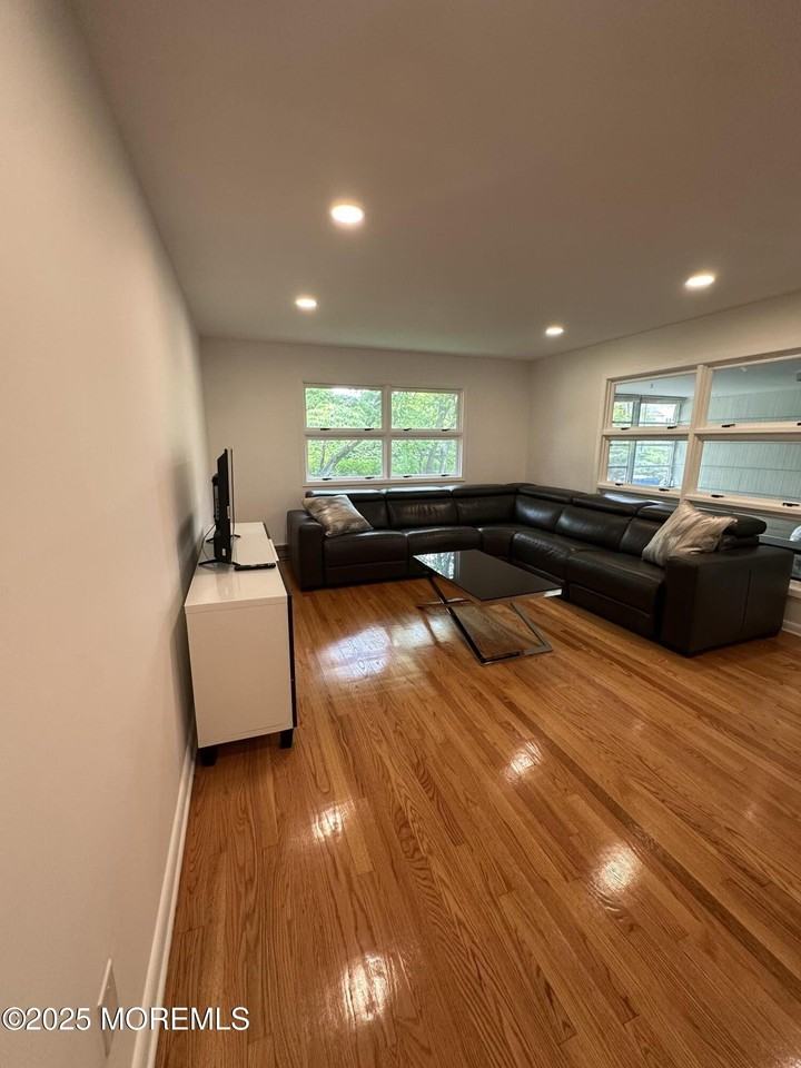 172 Larchwood Ave - Photo 3 of 33