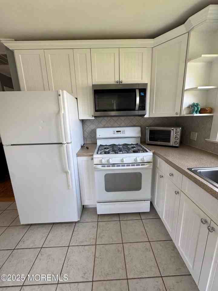 606 Ocean Rd #REAR - Photo 4 of 20