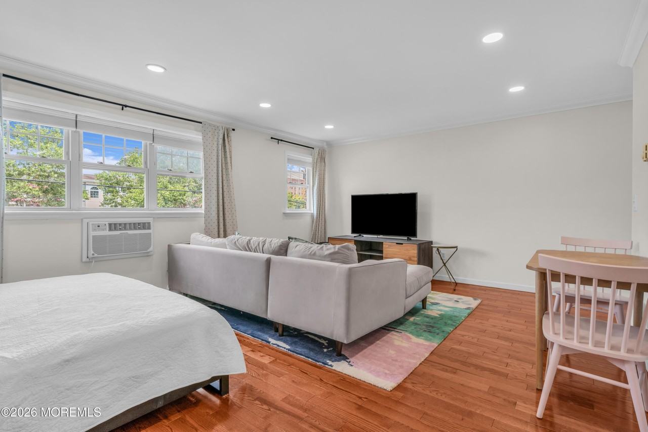 304 4th Ave #207 - Photo 5 of 10