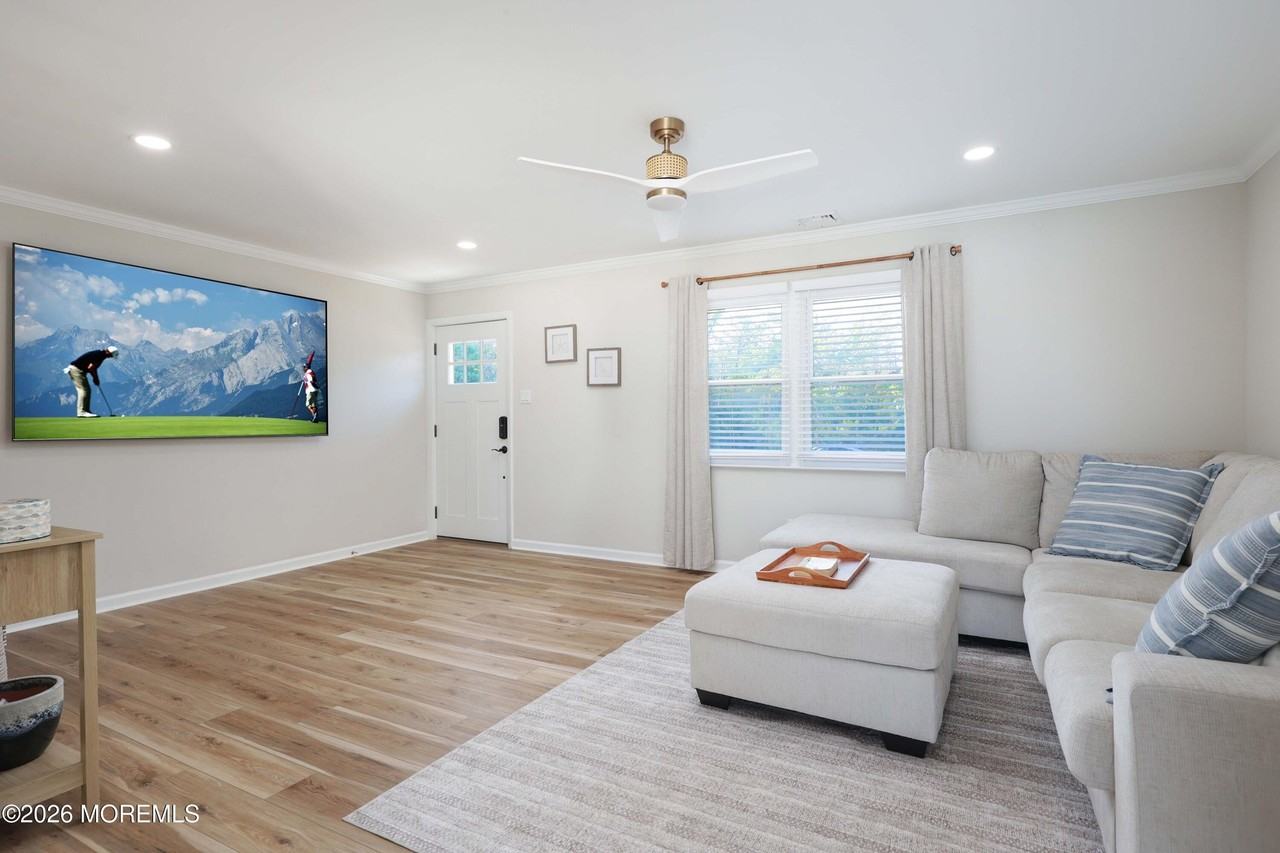 1345 Bay Ave - Photo 2 of 26
