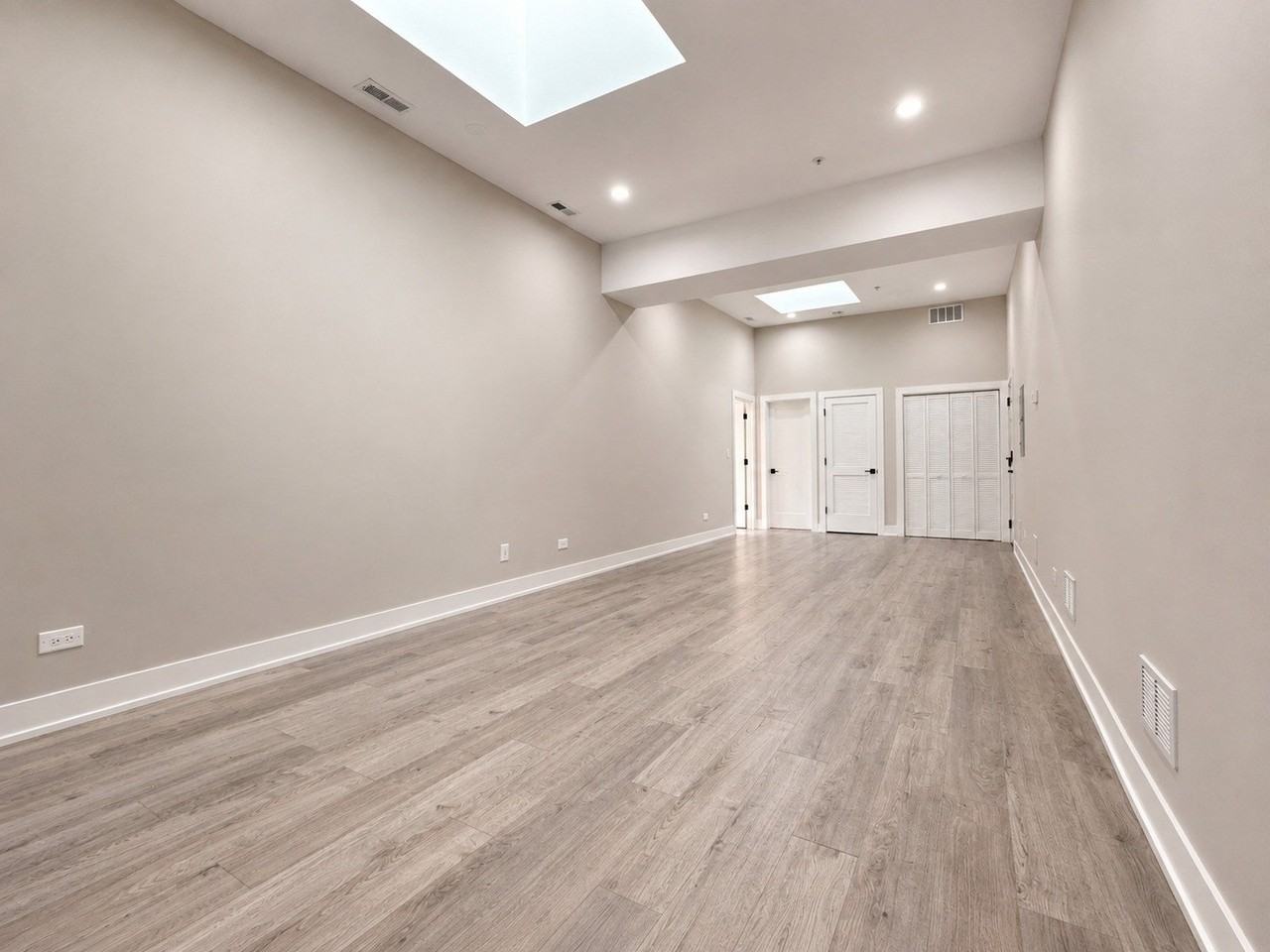 3214 W Lawrence Ave #2D - Photo 3 of 12