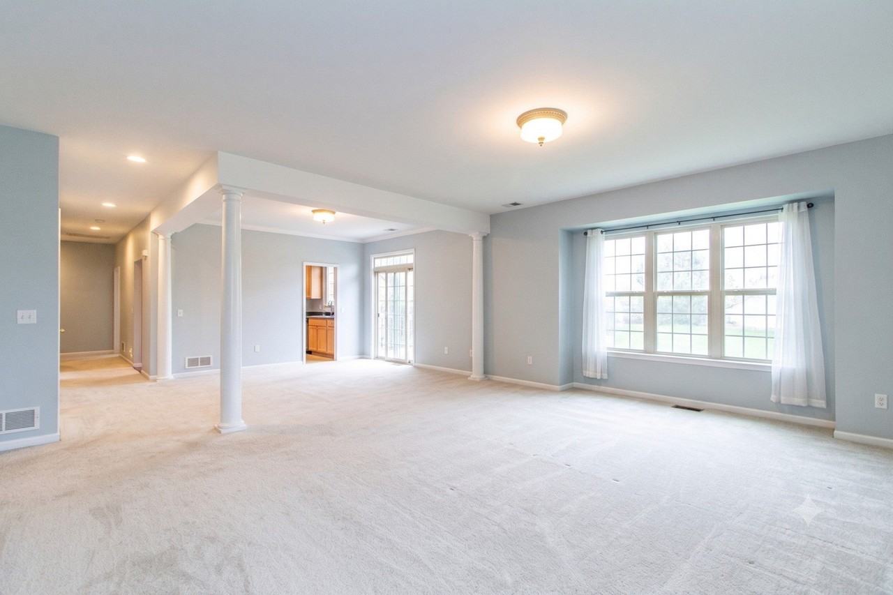 6 Beaconsfield Ct - Photo 3 of 24