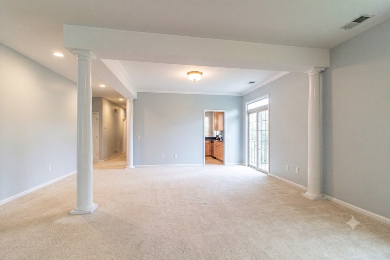 6 Beaconsfield Ct - Photo 4 of 24