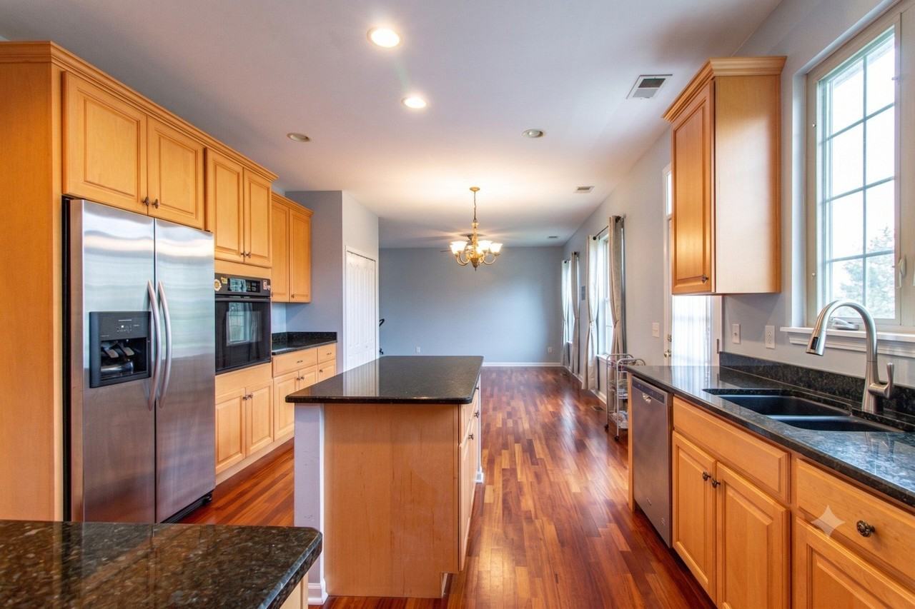 6 Beaconsfield Ct - Photo 5 of 24