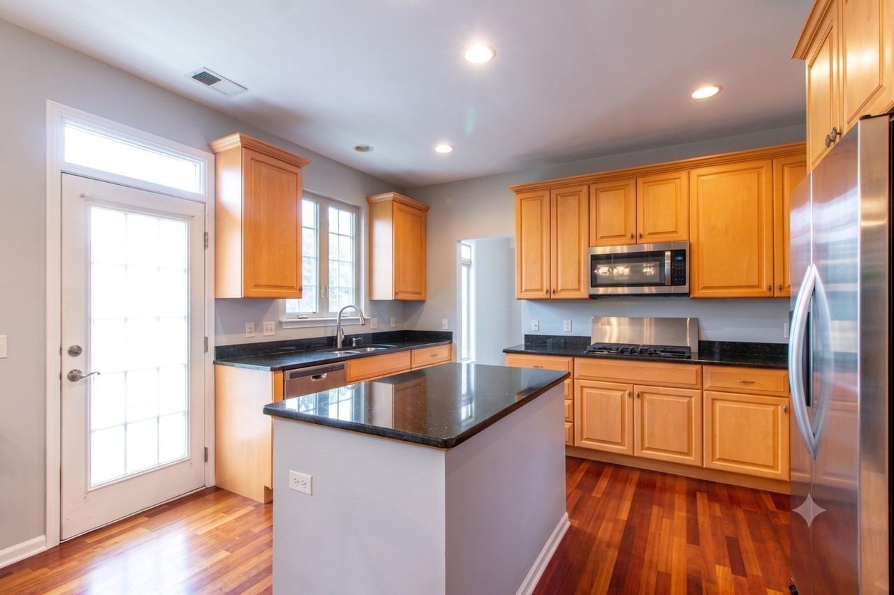 6 Beaconsfield Ct - Photo 6 of 24