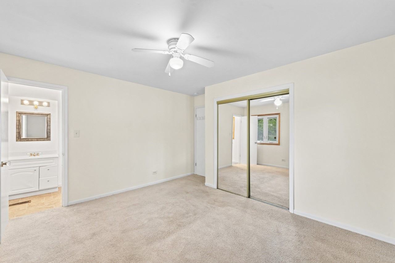 109 Landmeier Rd - Photo 6 of 24