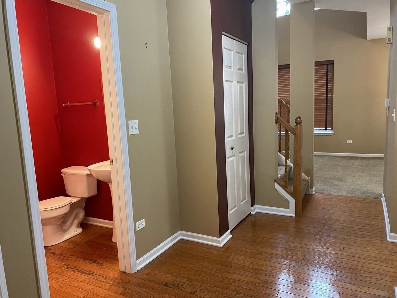 2824 White Thorn Cir - Photo 3 of 28