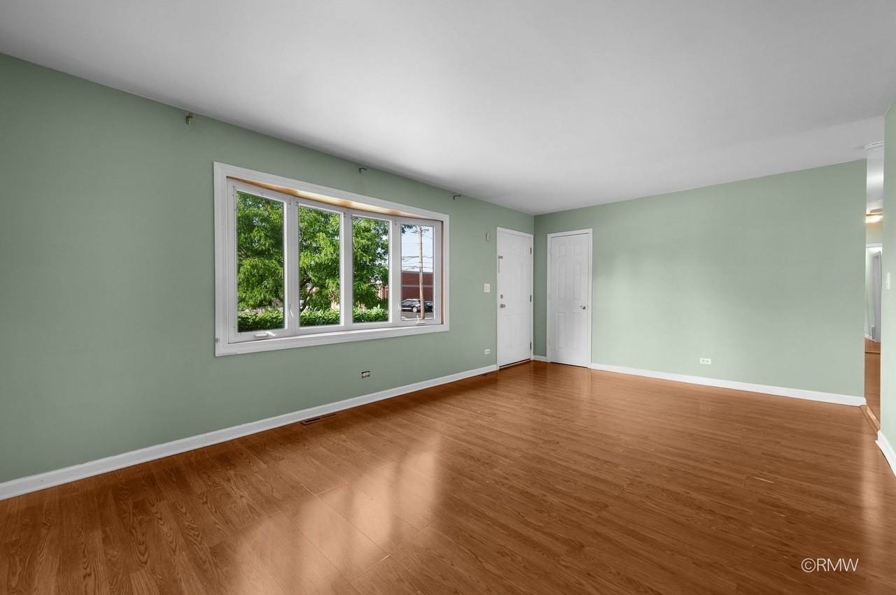 111 E Magnolia St - Photo 3 of 27