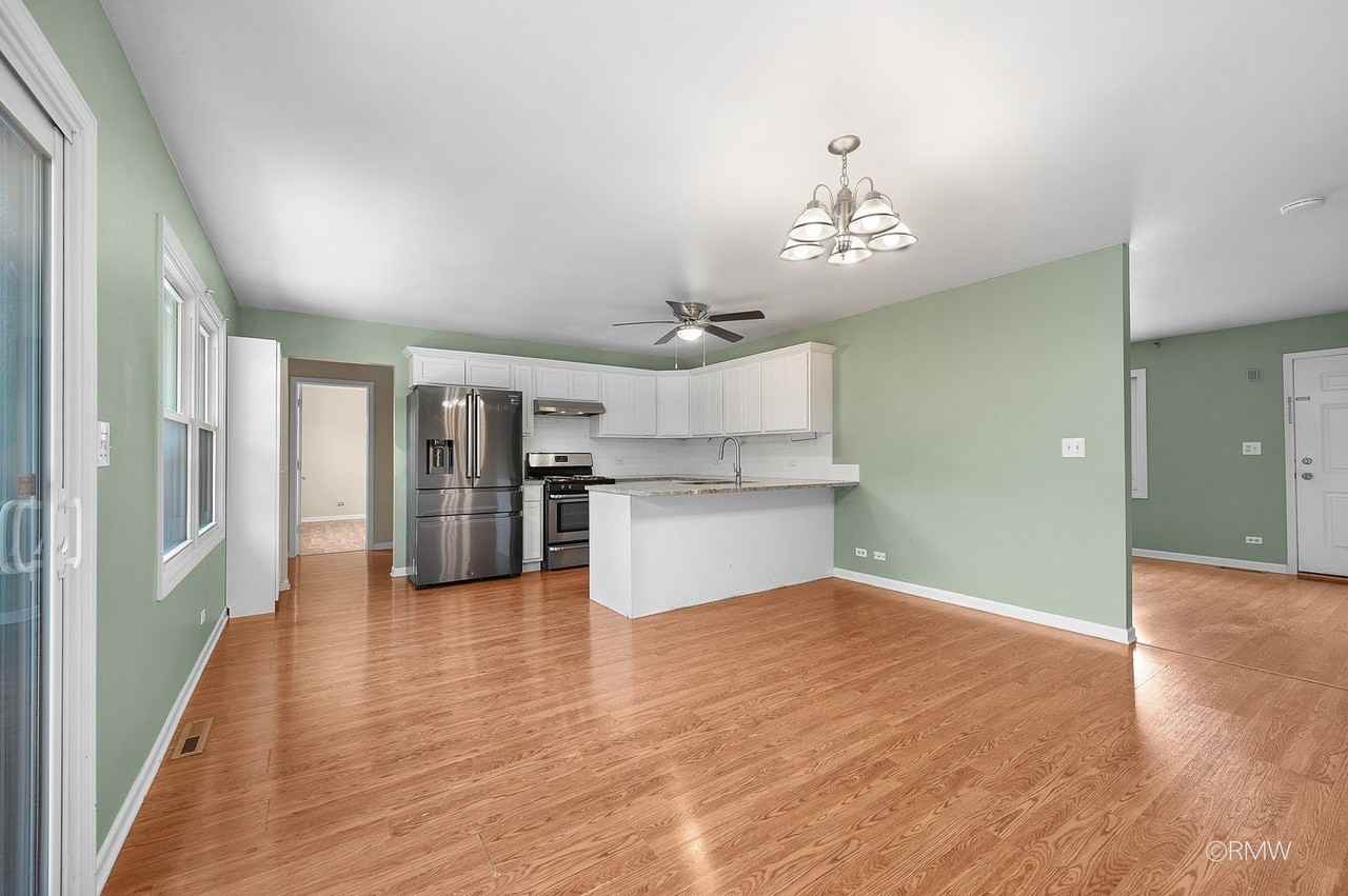 111 E Magnolia St - Photo 7 of 27