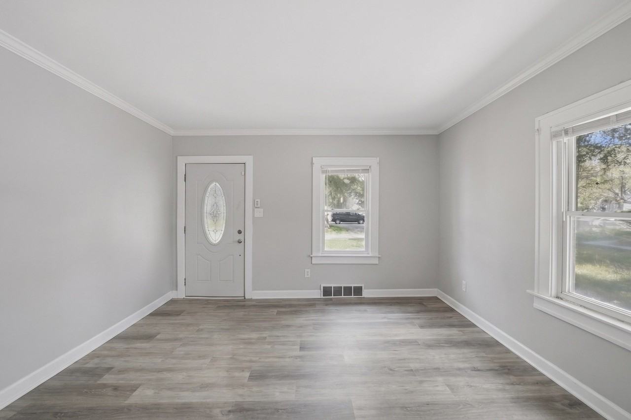 1235 River Dr - Photo 2 of 28