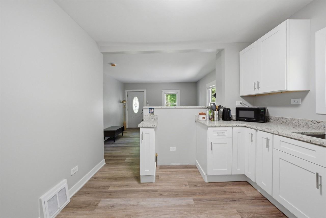 1235 River Dr - Photo 5 of 28