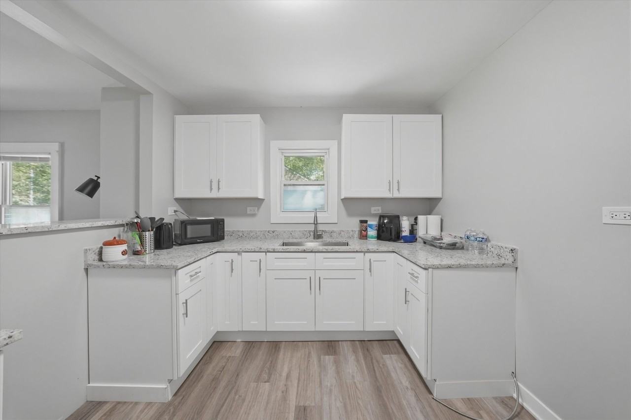 1235 River Dr - Photo 6 of 28