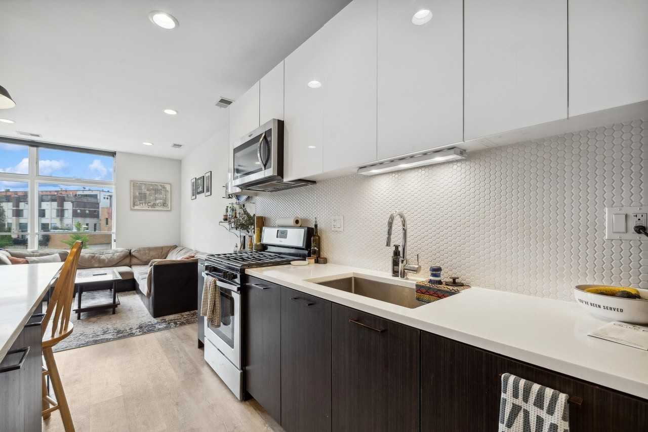 713 N Milwaukee Ave #604 - Photo 5 of 14