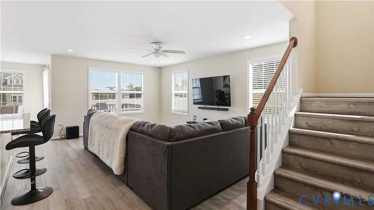 3901 Lighthouse Ln - Photo 5 of 27