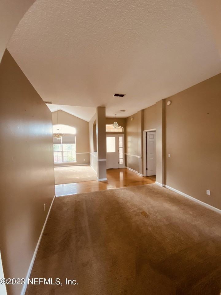 312 Morning Glory Ln - Photo 4 of 17