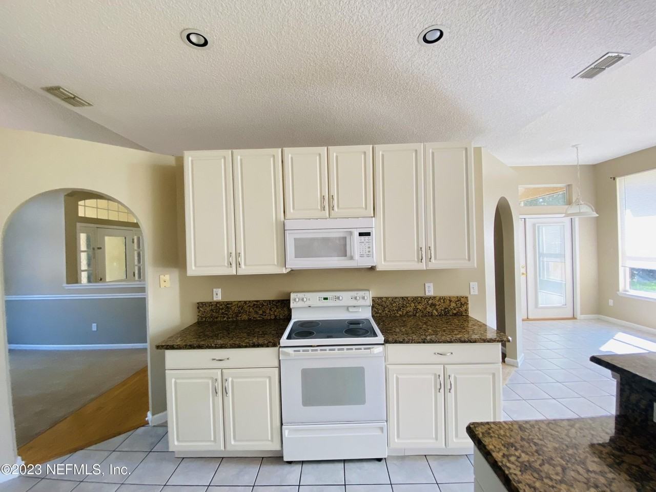 312 Morning Glory Ln - Photo 7 of 17