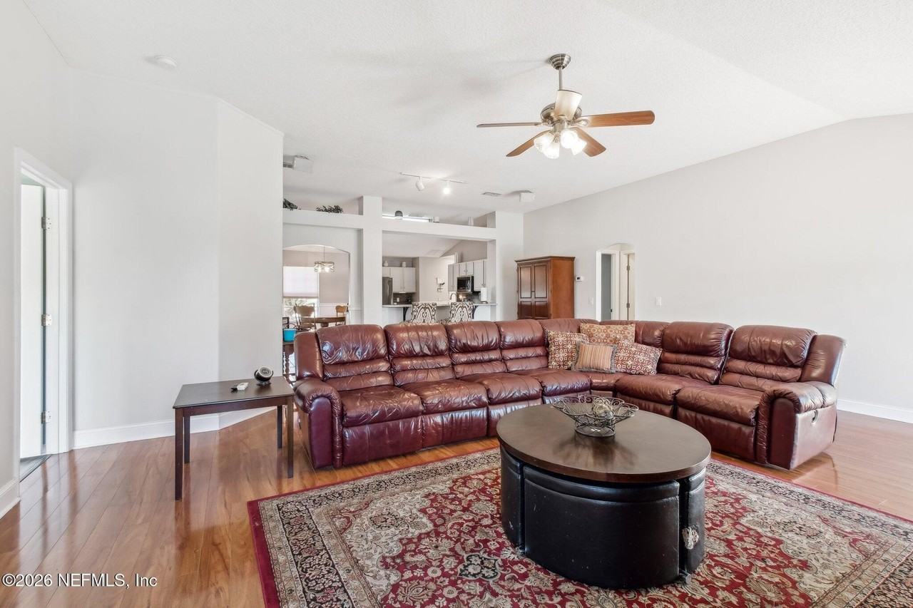 2683 Henley Rd - Photo 5 of 34