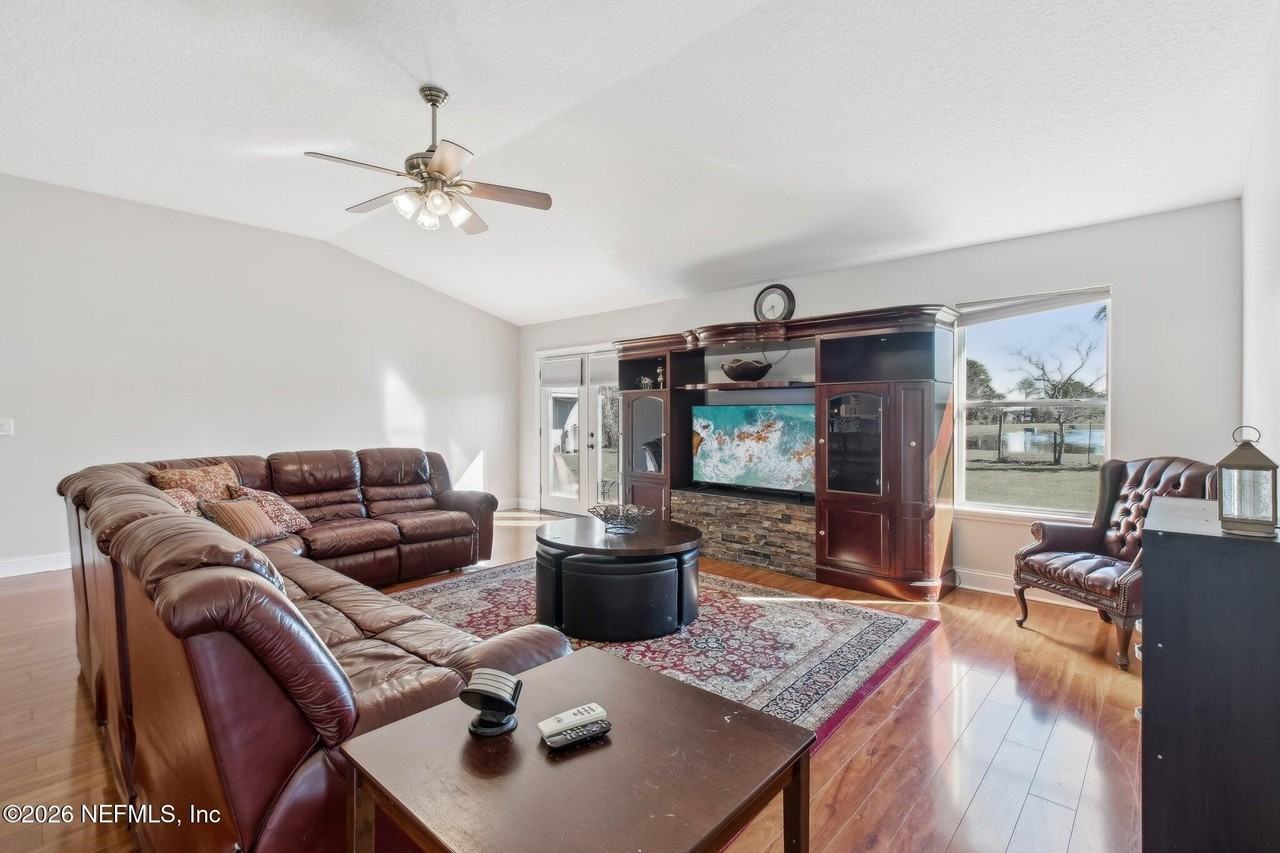 2683 Henley Rd - Photo 6 of 34