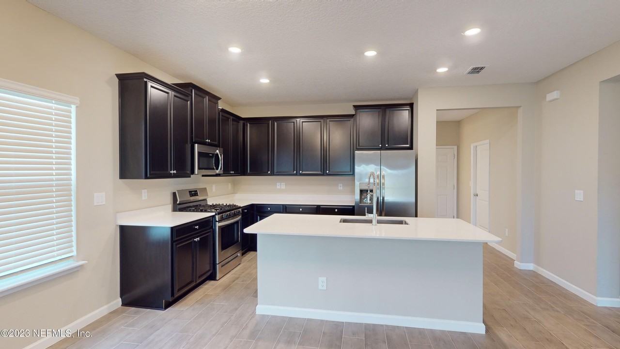 3965 Cloverdale Ct - Photo 4 of 49