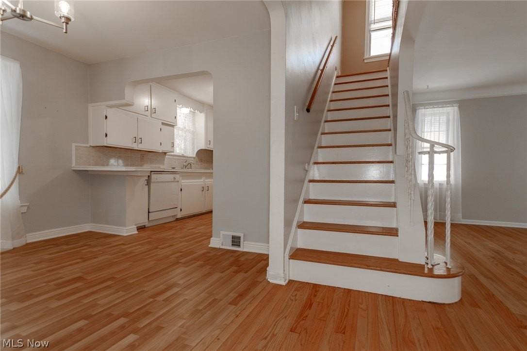 1752 Brainard Rd - Photo 6 of 42