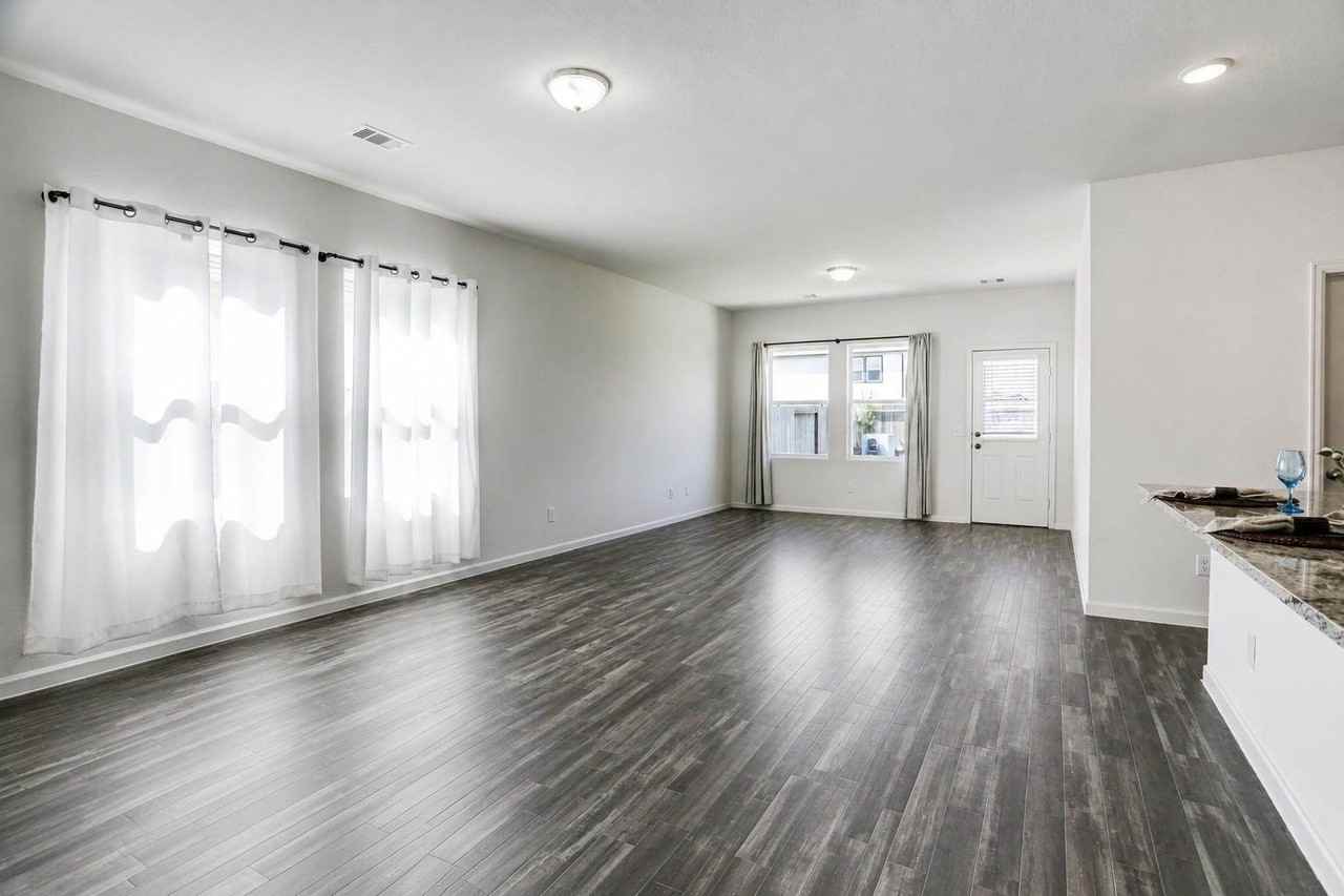 1028 White Birch Ln - Photo 2 of 14