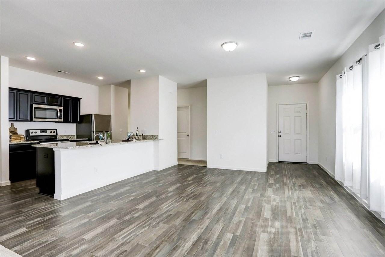 1028 White Birch Ln - Photo 4 of 14
