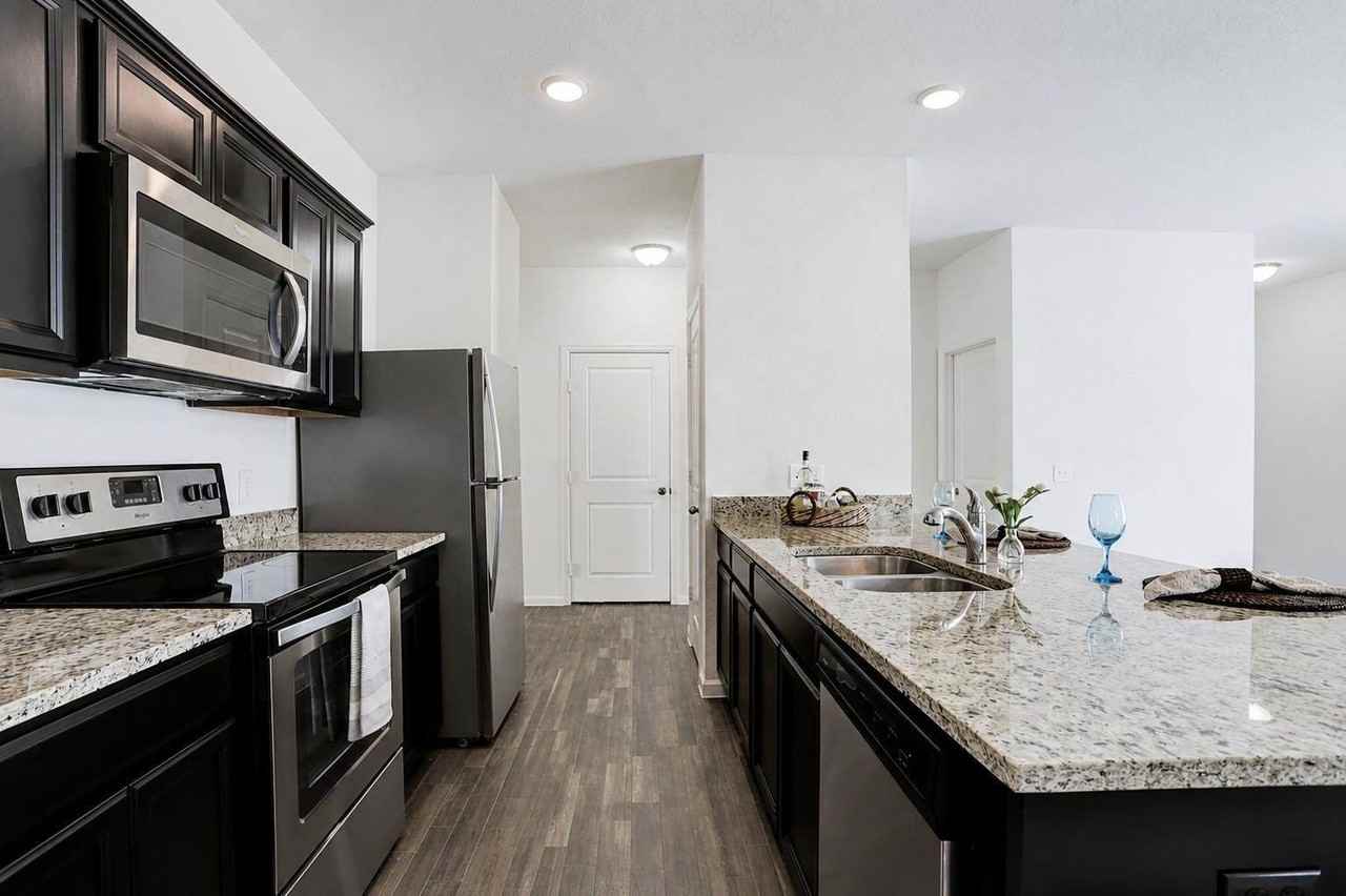1028 White Birch Ln - Photo 5 of 14