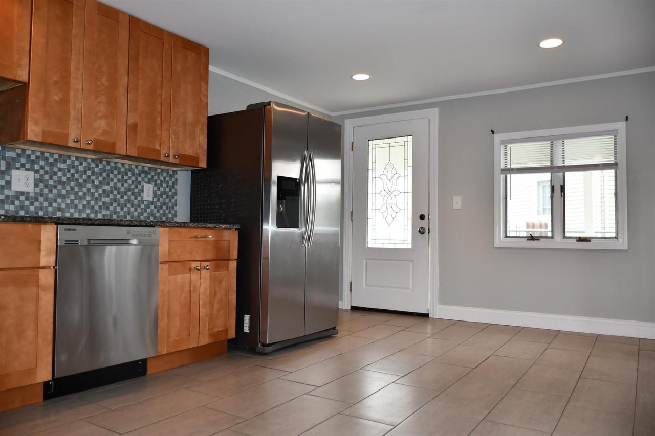 67 Harold St - Photo 4 of 17