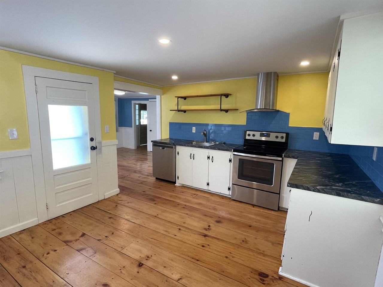 21 E Bow St - Photo 3 of 23