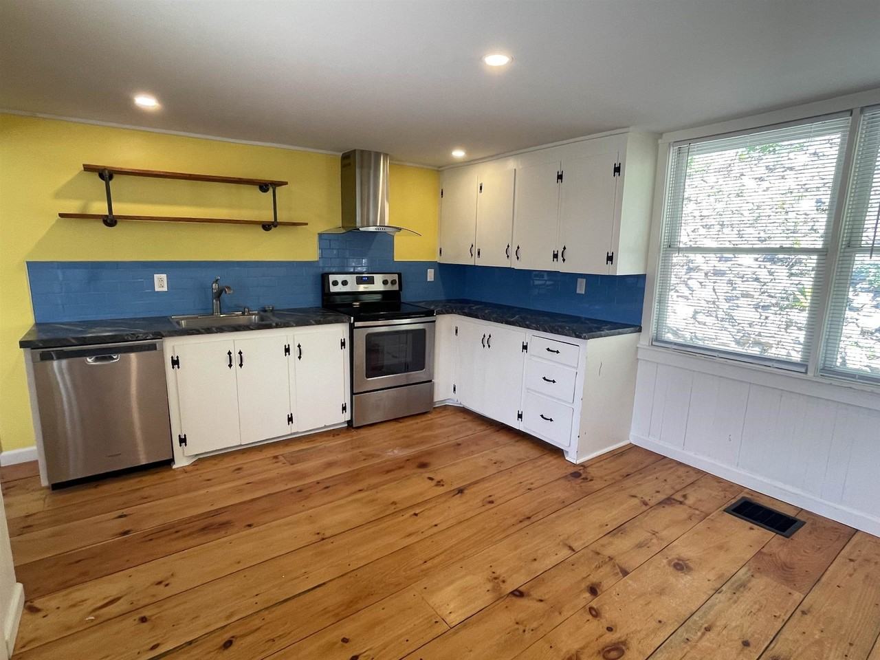 21 E Bow St - Photo 4 of 23
