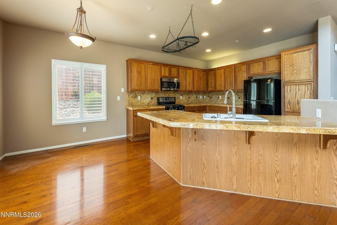 3270 Creekside Ln - Photo 2 of 8