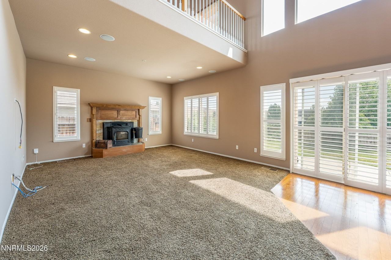 3270 Creekside Ln - Photo 3 of 8