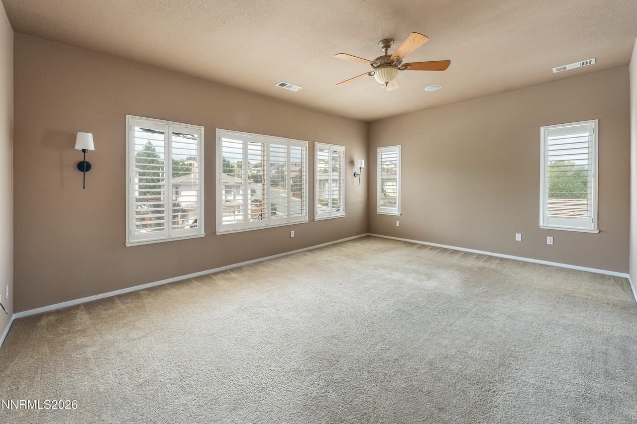 3270 Creekside Ln - Photo 5 of 8