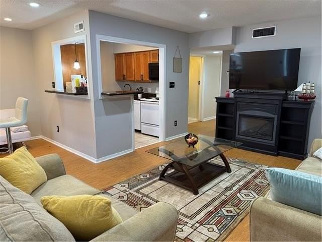 318 Lake Marina Ave #305 - Photo 6 of 30