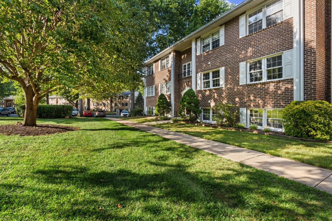211 Crocker Drive - 1Unit B #1 - Photo 3 of 26