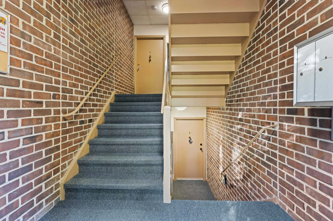211 Crocker Drive - 1Unit B #1 - Photo 4 of 26