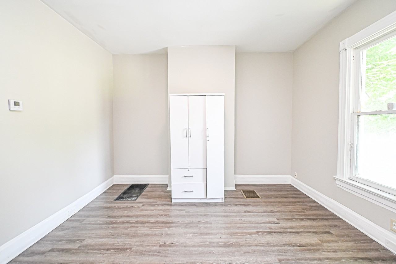 3131 Harvard Ave #1 - Photo 3 of 28
