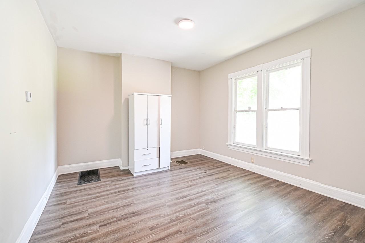 3131 Harvard Ave #1 - Photo 5 of 28