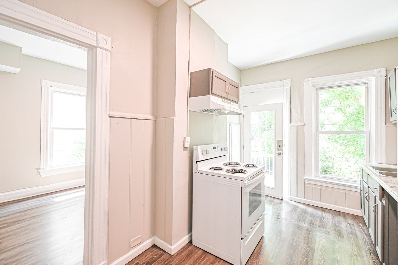 3131 Harvard Ave #1 - Photo 7 of 28