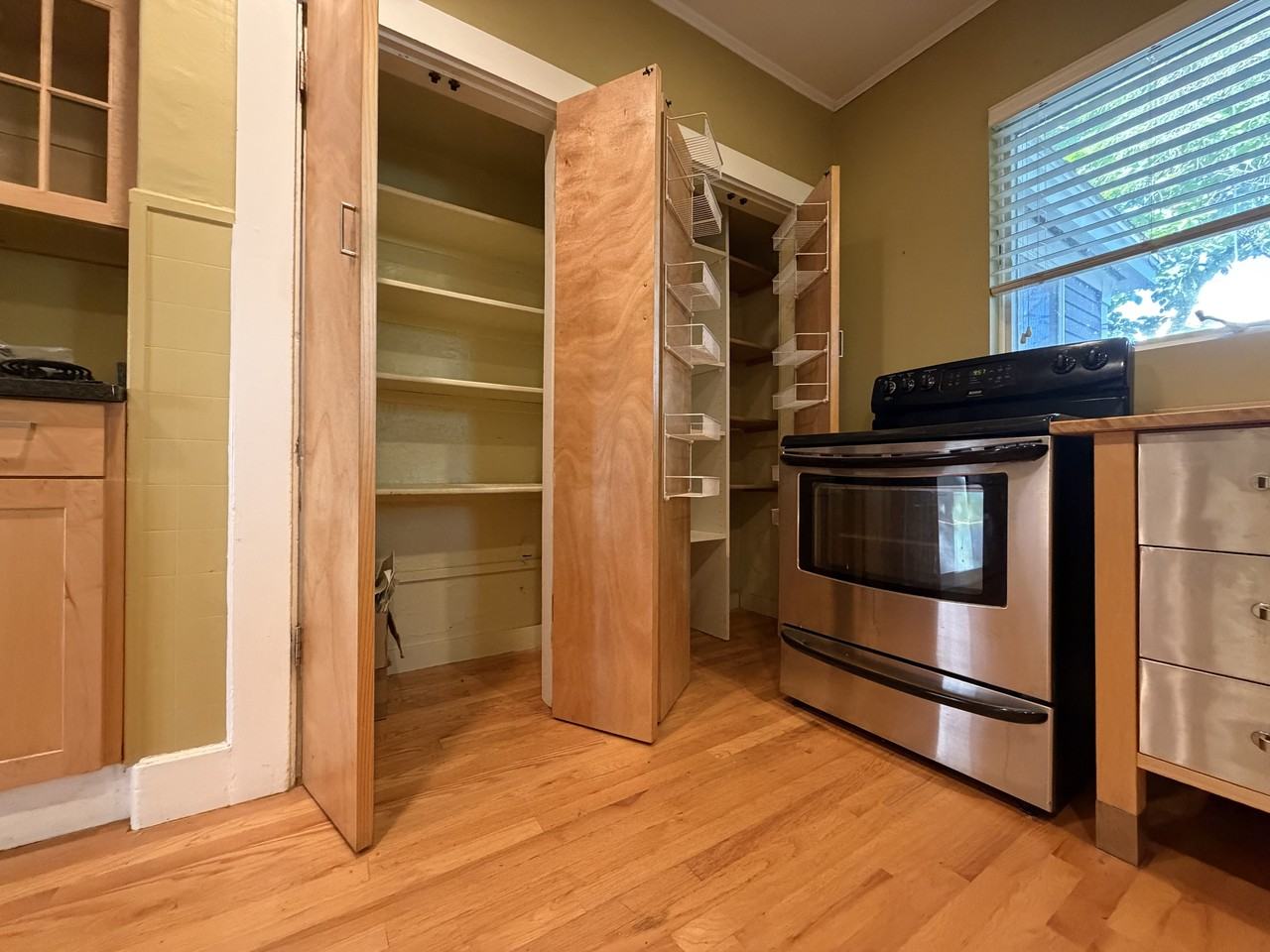 37 Langdon St #2 - Photo 5 of 18