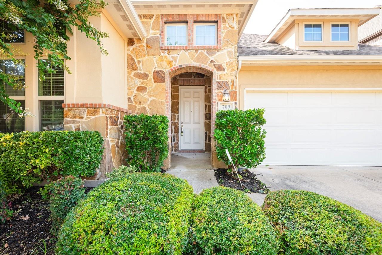 709 Llano Falls Dr - Photo 4 of 10
