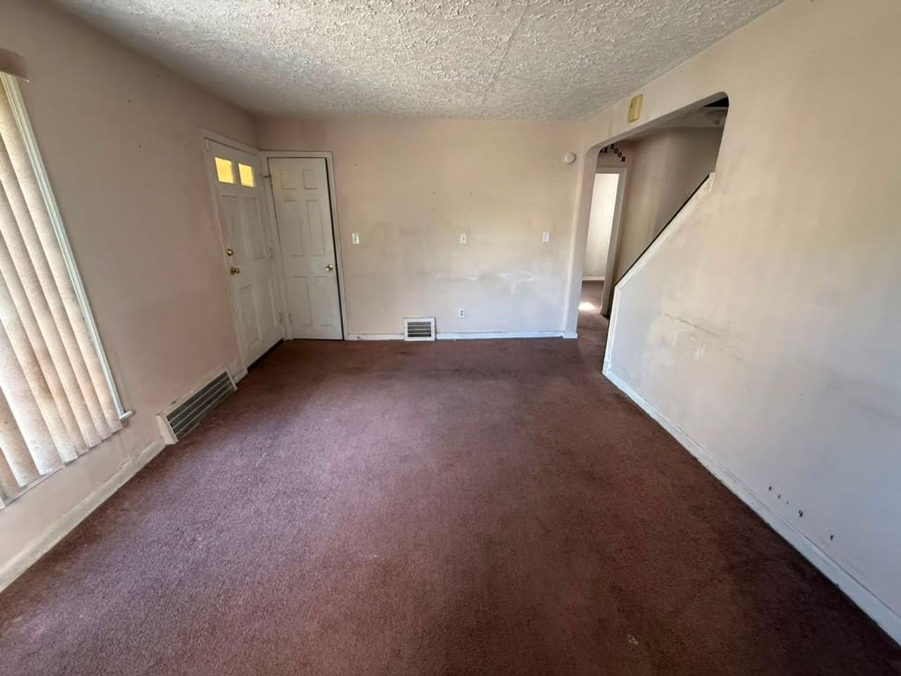 21502 Raymond St - Photo 4 of 21