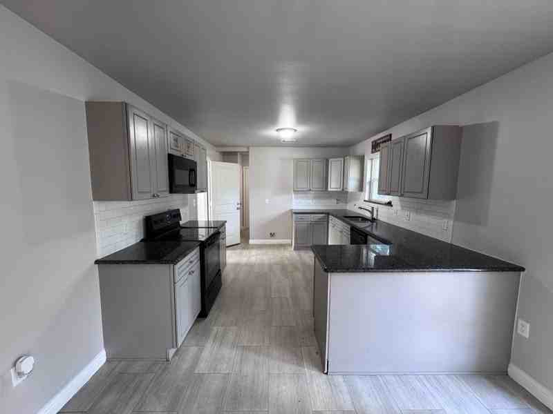 514 Ne 4th St - Photo 7 of 26