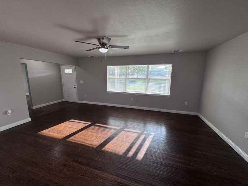 514 Ne 4th St - Photo 2 of 26