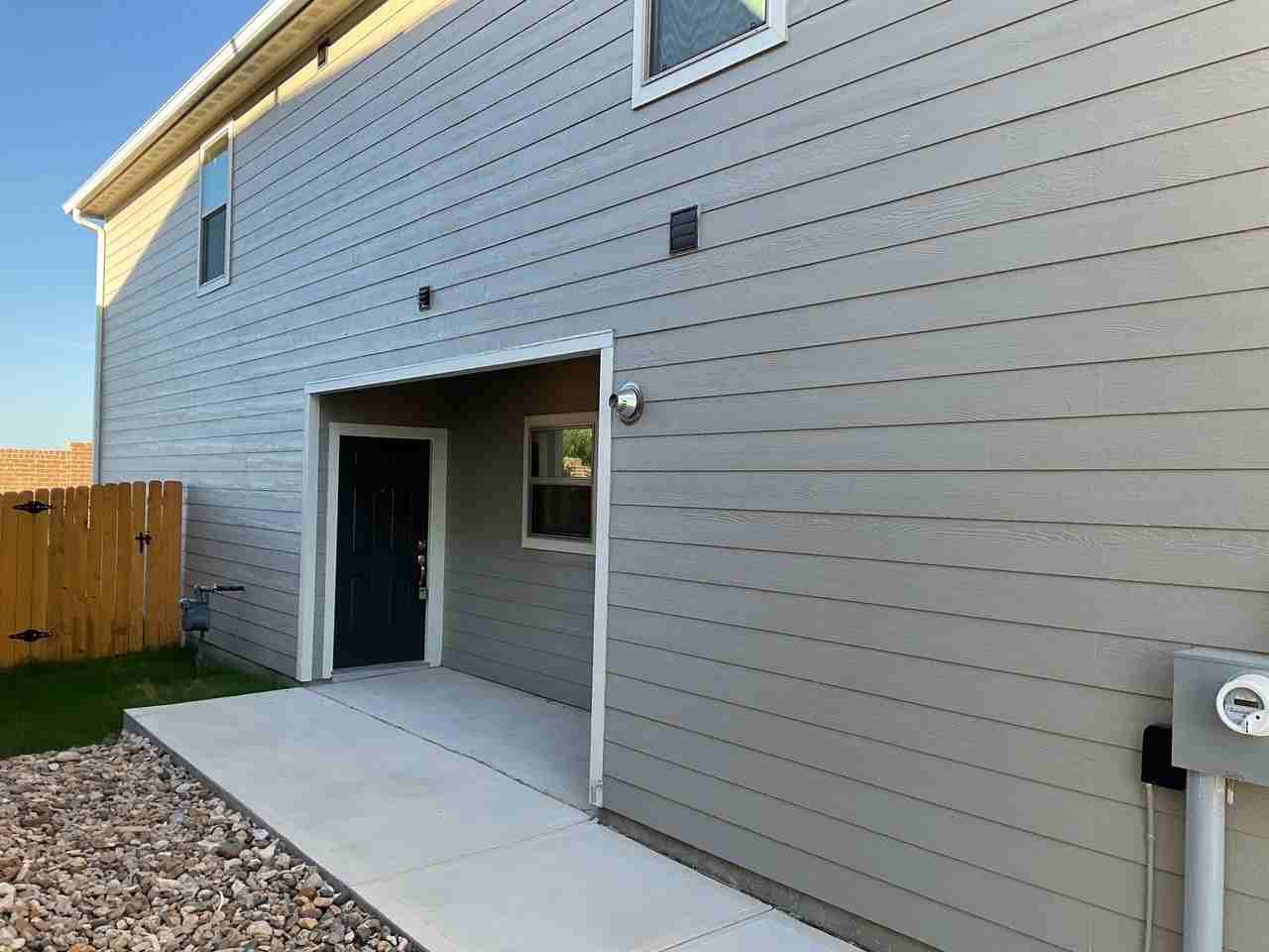 327 Stone Ct - Photo 2 of 18