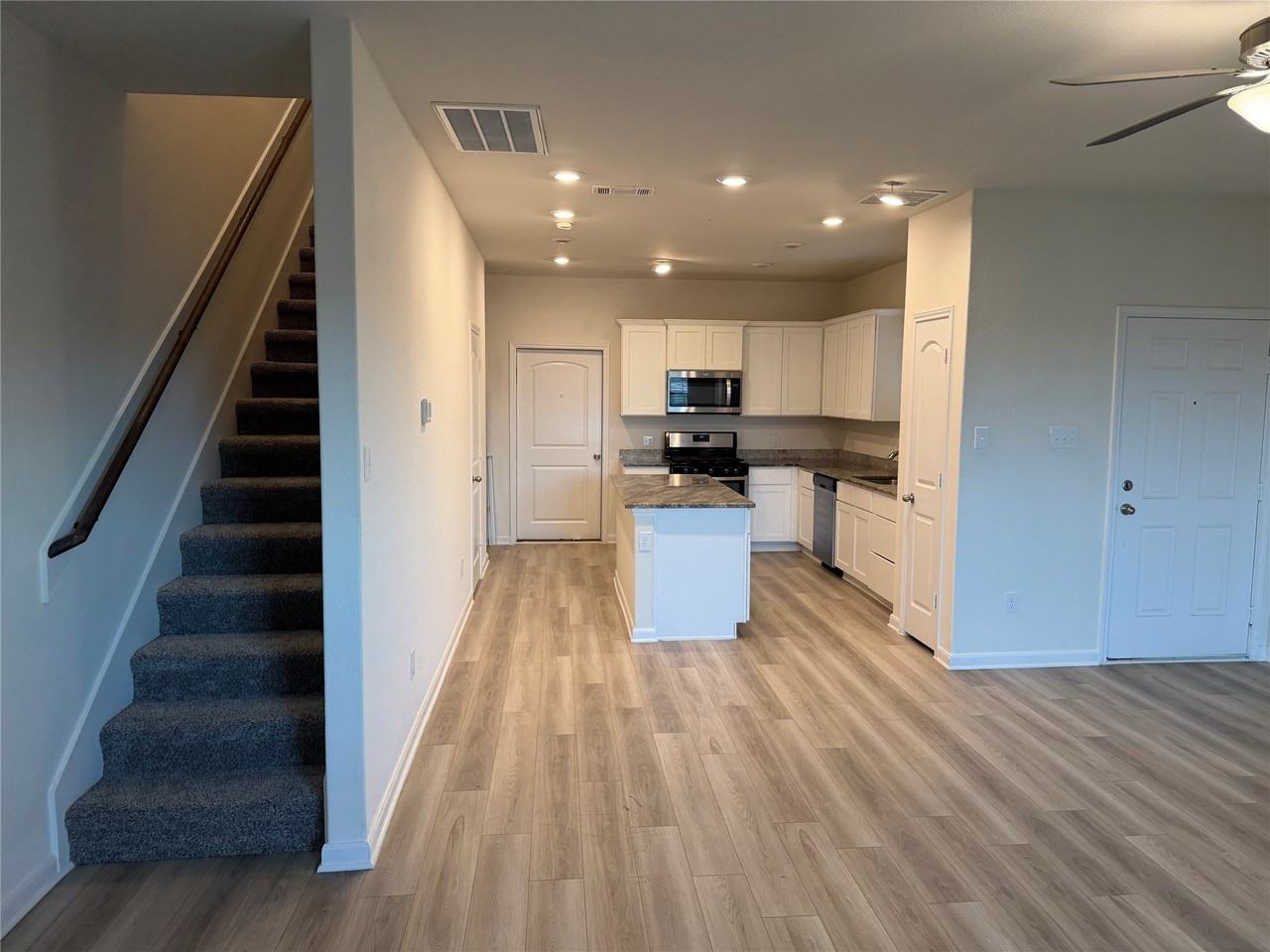 327 Stone Ct - Photo 3 of 18