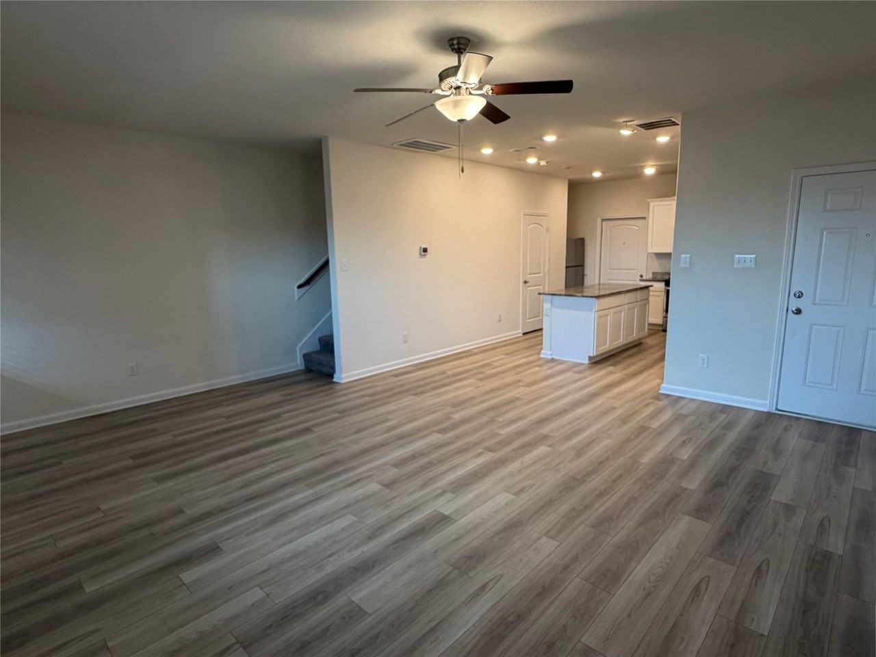 327 Stone Ct - Photo 4 of 18