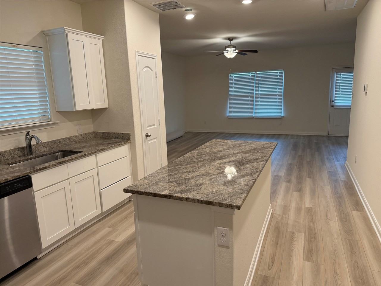 327 Stone Ct - Photo 6 of 18